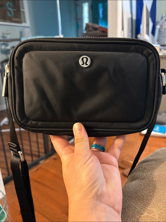 lululemon athletica Handbags - Lululemon Crossbody Camera Bag 2L - Black with Silver Hardware excellent